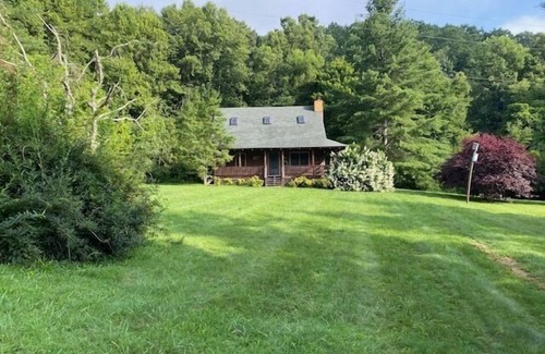 Hemphill Heights Cabin | 2BD 2BA Cozy Log Cabin, Easy Paved Access, View, Gas Log, Hot Tub, Wifi Pond