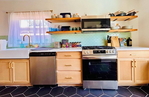 Bushrod House | 2BD/2BA Luxurious Retreat near UC Berkeley with Fire Pit & Outdoor Dining