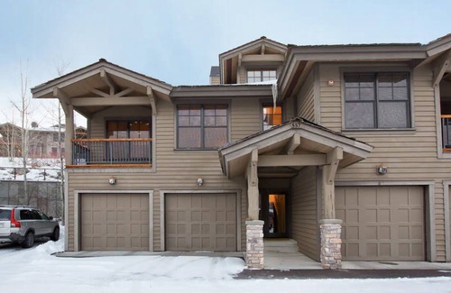 Jackson House | 2BD/2BA Modern Ski Condo, Walking Distance Downtown Jackson