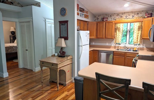 Waynesville House | 2BD/2BA Rooster house, mountain view