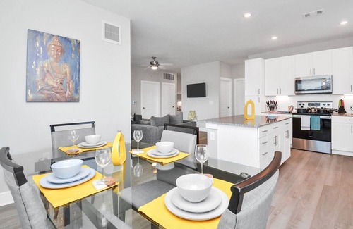 Addicks Apartment | 2BD/2BA With Pool~King & Queen bed, Mins to W. Houston Medical Centre
