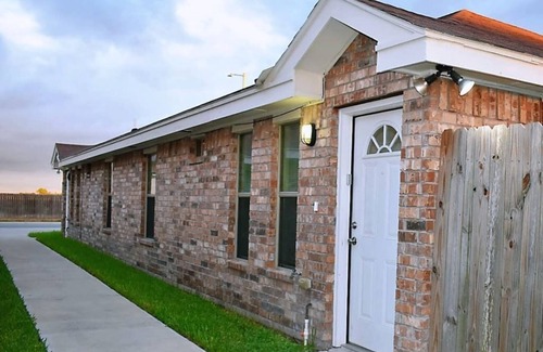 Edinburg Apartment | 2BD 2BT Apt near University