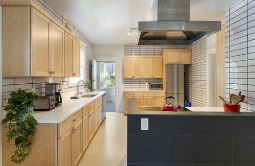 Hosford-Abernethy Apartment | 2BD Hideaway SE Portland Private Apt!