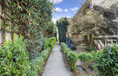 Hosford-Abernethy Apartment | 2BD Hideaway SE Portland Private Apt!