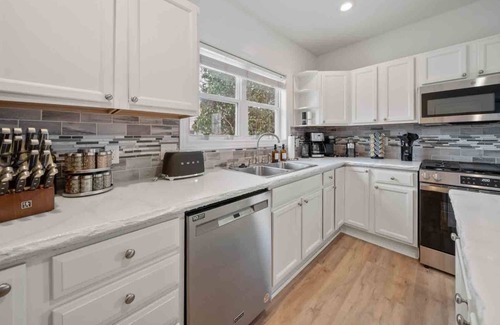 Elkhart House | 2BD Home | Close to Downtown Elkhart | 30m to ND