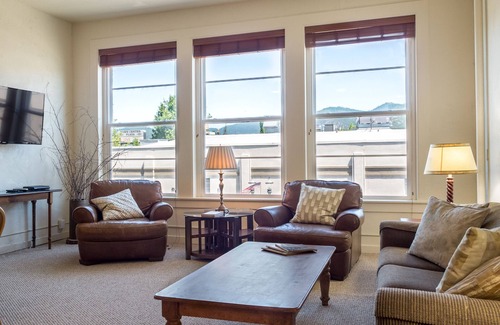 Grants Pass Apartment | 2Bd Loft in Historic Grants Pass # 115