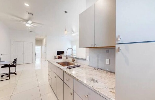 Central City Apartment | 2BD-RemoteWork-Extd Stay Discounts-PetsOK-Central
