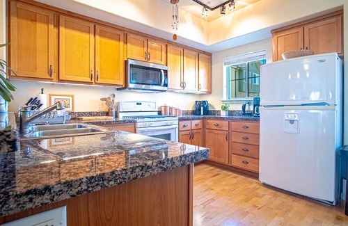 Hailey Condo | 2BD Sweetwater Condo - Community Park, Pool + Hot Tub