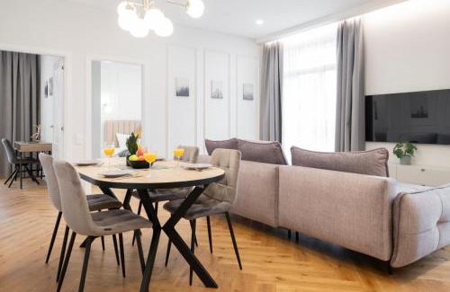 Druskininkai Apartment | 2BD,Terrace, AC, next to Dineika Park, Brand NEW, by Cohost