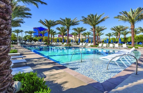 Las Vegas Condo | 2BD/Vegas - Private Living Room and Kitchen in your Condo!