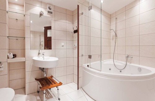 Kazimierz House | 2bdr 2bth Trinity Apartment in Jewish quarter