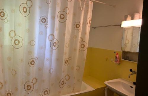 Lucerne Apartment | 2BDR Apt with See View - Free Parking