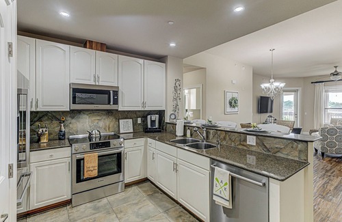 Horseshoe Bay Condo | 2BDR Condo for 4 with Pool, Hot Tub & View of Marina!