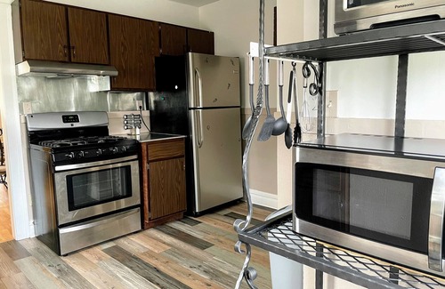 Waukegan Apartment | ☆2bdrm Apt near Naval Base - 6 Flags - Casino☆