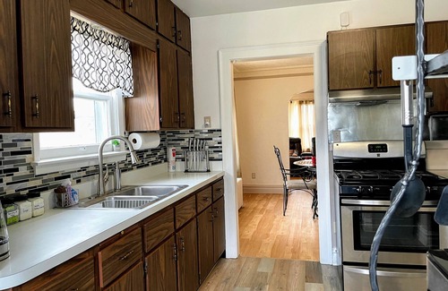 Waukegan Apartment | ☆2bdrm Apt near Naval Base - 6 Flags - Casino☆