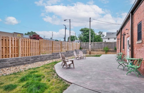 Cleveland Apartment | 2Bed 1Bath 10 Min to DT Ping Pong Gym