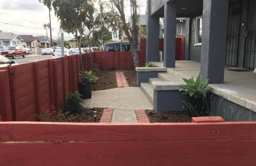 Harbor Apartment | 2bed 1bath close to downtown LB, LA and OC.
