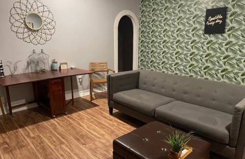 Harbor Apartment | 2bed 1bath close to downtown LB, LA and OC.