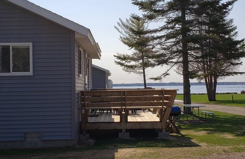 Gladstone Cottage | 2bed 1bath LAKE MI Fishing Cabin WiFi AC Deck Firepit Kayak Paddle Boat Dock #8