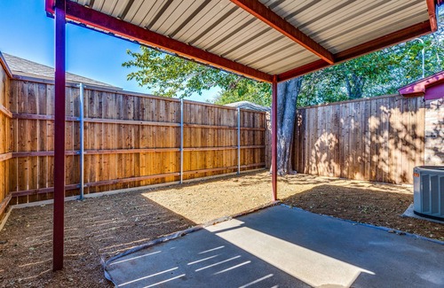 Como Condo | 2bed/1bath Spacious Townhome in Fort Worth Near I-30