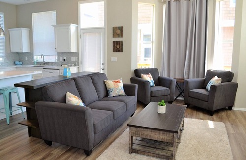 Seaside House | 2Bed/2.5 Bath, Newly Re-modeled Townhouse, w/Fireplace, Close to Everything