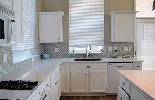 Seaside House | 2Bed/2.5 Bath, Newly Re-modeled Townhouse, w/Fireplace, Close to Everything