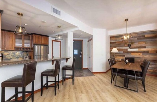 Cougar Creek Condo | 2Bed/2Bath Mountain Getaway with Pool/Hot Tub