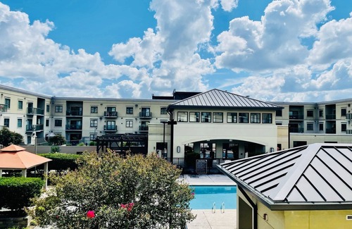 SouthPark Apartment | 2Bed/2bath w/POOLSIDE VIEW in SOUTHPARK!