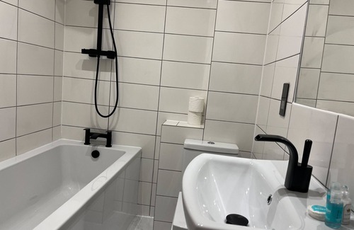 South Benfleet Apartment | 2Bed Apt Benfleet - FamilyFriendly - FreeParking