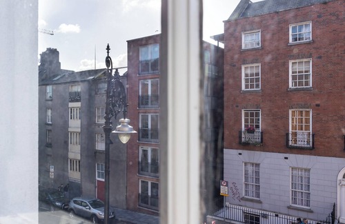 City Centre Dublin Apartment | 2Bed Flat W/Private Balcony & Fireplace