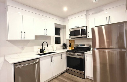 Northeast Edmonton House | 2bed Luxury suite | Downtown