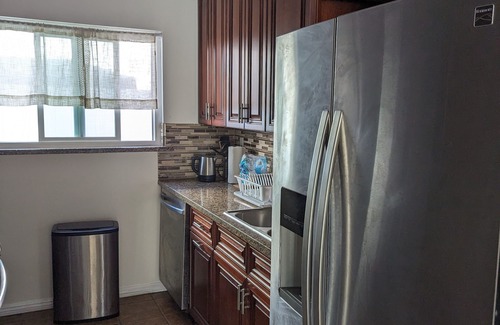 Ocean Park Condo | 2Bedroom+Den/2Bathroom, 4 Blocks to Santa Monica Beach