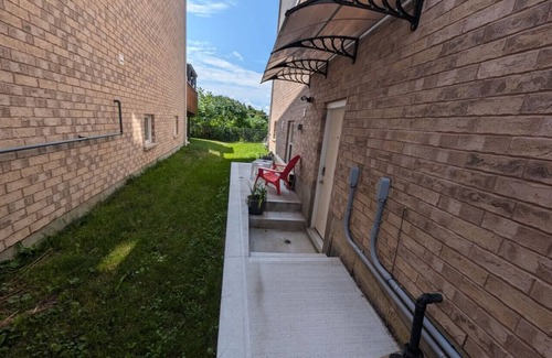 Kitchener Apartment | 2BR 1 king 1 Queen with parking 3 GBPS internet