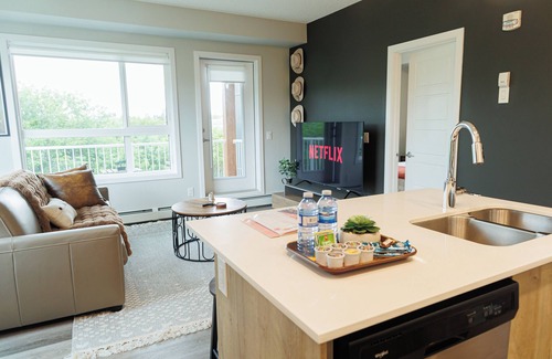 Inglewood Condo | 2BR-1 King Near Parks&Paths 10-min DT/Stampede/Zoo