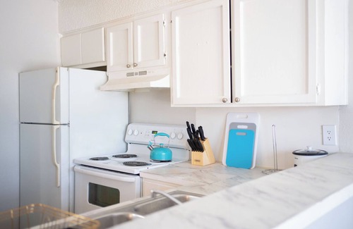 Heritage Hills Apartment | 2BR 1BA 10mins Downtown UT Domain and Samsung Pool- Walkin Public Transportation