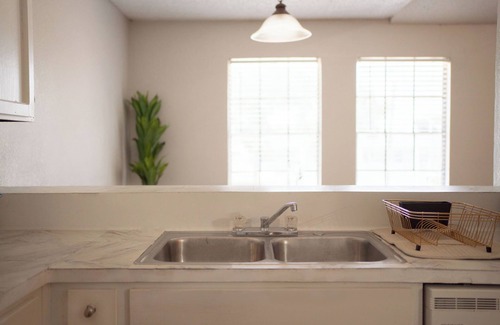 Heritage Hills Apartment | 2BR 1BA 10mins Downtown UT Domain and Samsung Pool- Walkin Public Transportation