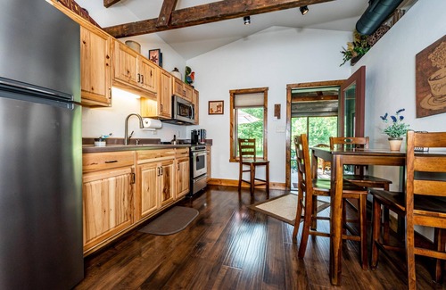 Columbus Cabin | 2BR, 1BA Barnhouse