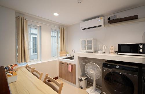 Chakkrawat Apartment | 2BR 1BA Home In Yaowarat 5 Min MRT Nivas Wanit ECO