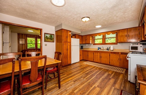Gnaw Bone Cabin | 2BR, 1BA, One (1) Dog Friendly
