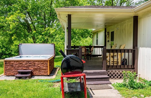 Gnaw Bone Cabin | 2BR, 1BA, One (1) Dog Friendly