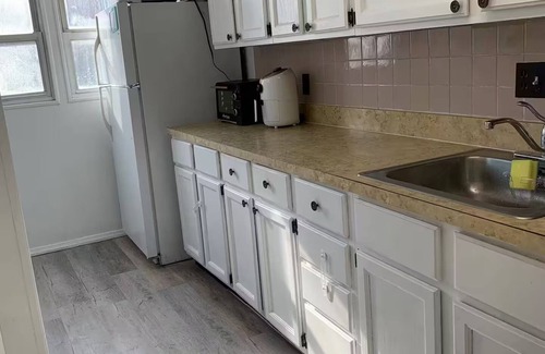Southeast House | 2BR, 1BR -Near U.S. Capitol & Commanders Stadium.