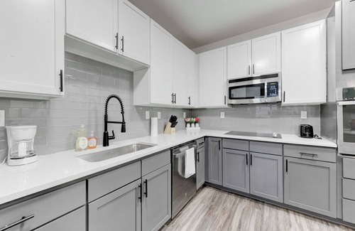 Red River Cultural District Apartment | 2BR/2BA Apt in DT Heart of ATX