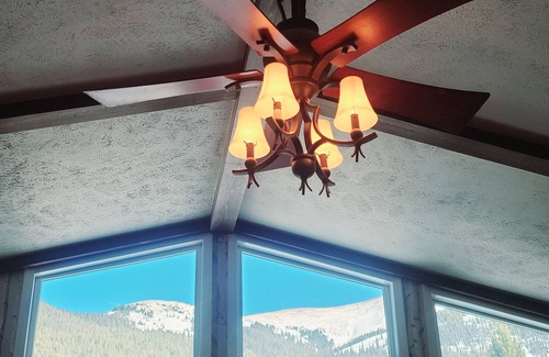 Blue River House | 2BR 2BA Charming Blue River Cabin - 5 Mins from Breckenridge