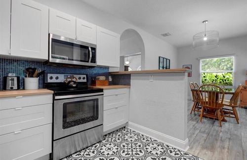 Parker Ridge House | 2BR/2BA Cottage - 8 min from Downtown West Palm Beach