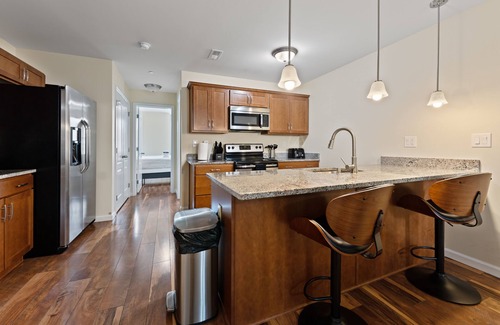 West Philadelphia Apartment | 2BR/2BA Deluxe Gem. Prime Location. Mere 17mins to PHL Airport