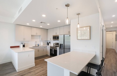 Central Sarasota Condo | 2BR 2BA Downtown Sarasota, Waterfront Views, Patio, Resort Pool, Kayaks Included