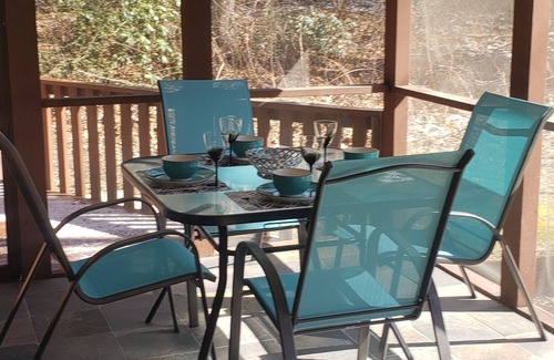 Fletcher House | 2BR/2BA home close to Asheville, Hendersonville, minutes to Airport and Ag Cntr