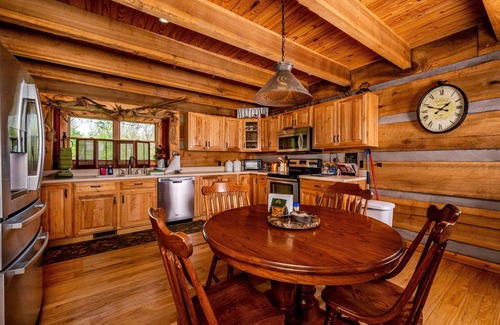 Gnaw Bone Cabin | 2BR, 2BA Log Cabin