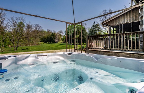 Gnaw Bone Cabin | 2BR, 2BA Log Cabin