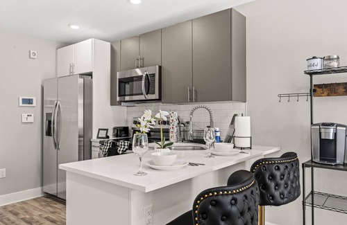 North Philadelphia East Apartment | 2BR-2BA Luxy Dendrobium-Oasis! Private Patio-Pet Friendly-Family Friendly